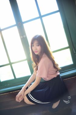 在废弃楼房截了一段视频